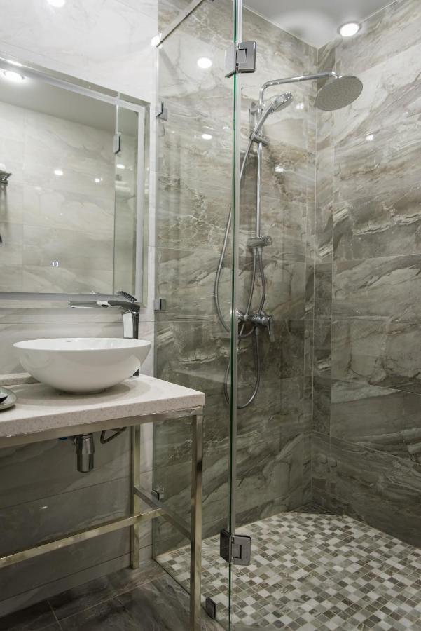 Rakhat Hotel Uralszk Kültér fotó