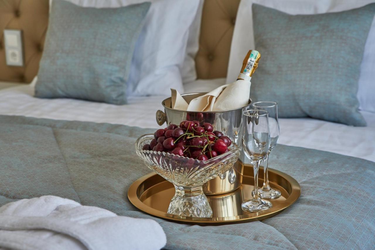 Rakhat Hotel Uralszk Kültér fotó